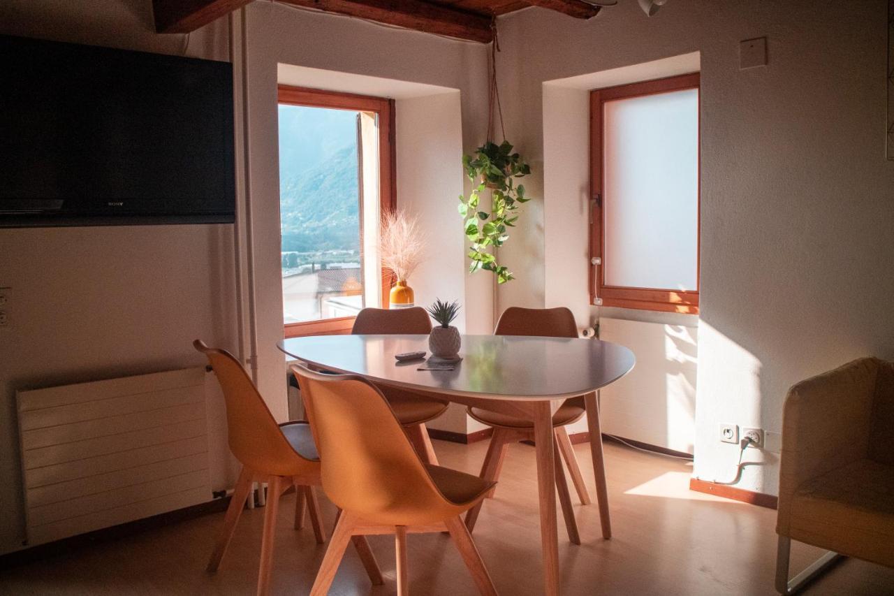 Wisteria House - Holiday Apartment Cadenazzo Екстериор снимка