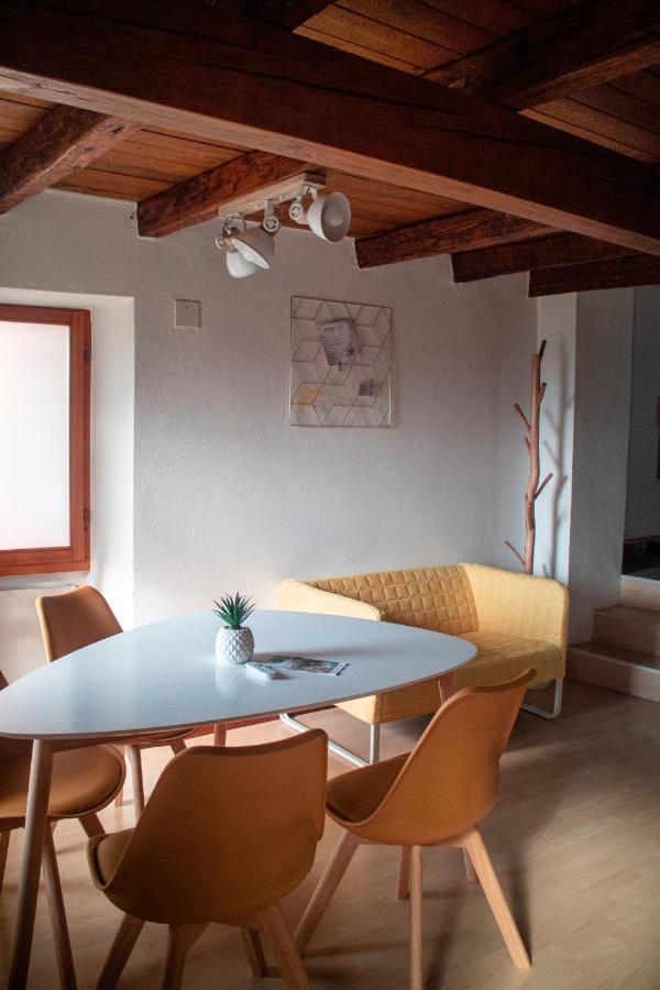 Wisteria House - Holiday Apartment Cadenazzo Екстериор снимка
