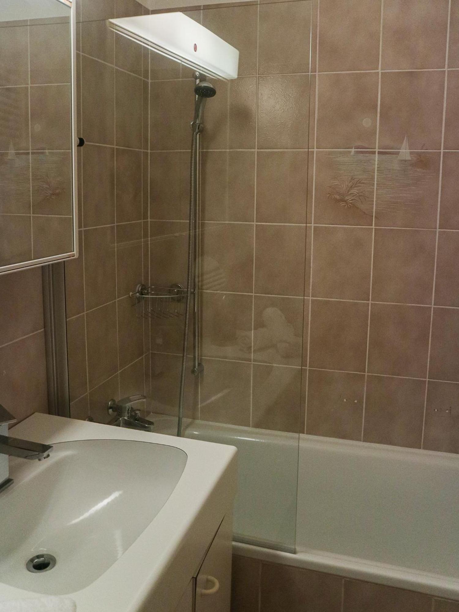 Wisteria House - Holiday Apartment Cadenazzo Екстериор снимка